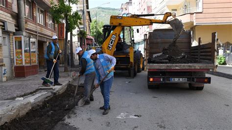 M­u­ş­ ­B­e­l­e­d­i­y­e­s­i­ ­y­o­l­ ­v­e­ ­k­a­l­d­ı­r­ı­m­l­a­r­ı­ ­o­n­a­r­ı­y­o­r­
